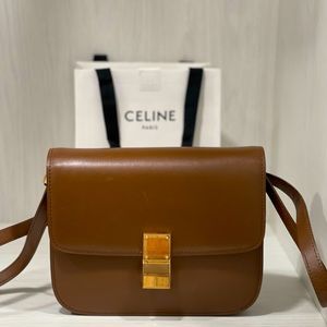 Classic brown leather shoulder bag
